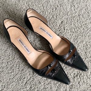 MANOLO BLAHNIK Black patient leather low heels 9.5